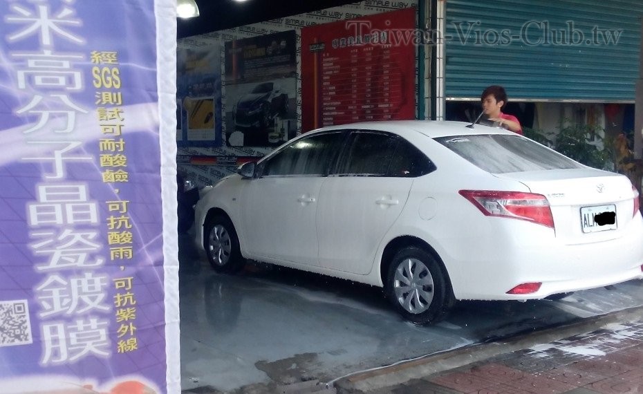 沖洗車身及泡沫洗車