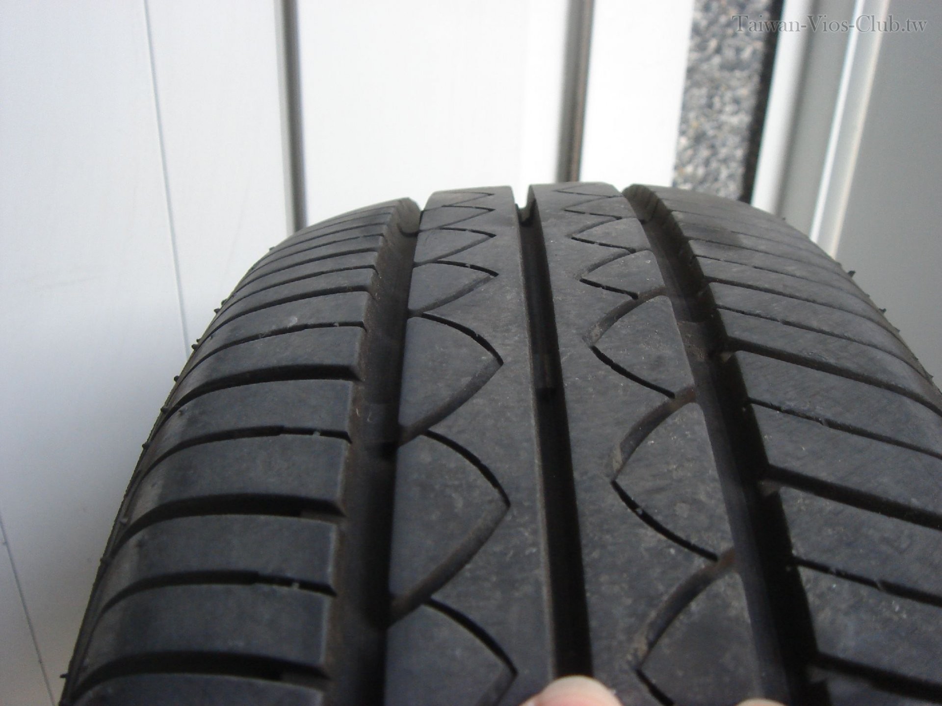 14 TIRE 01.jpg