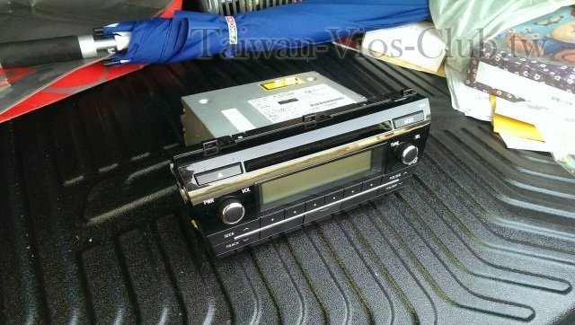 部分車主會將原車CD AUDIO主機收納起來、放置後行李箱等